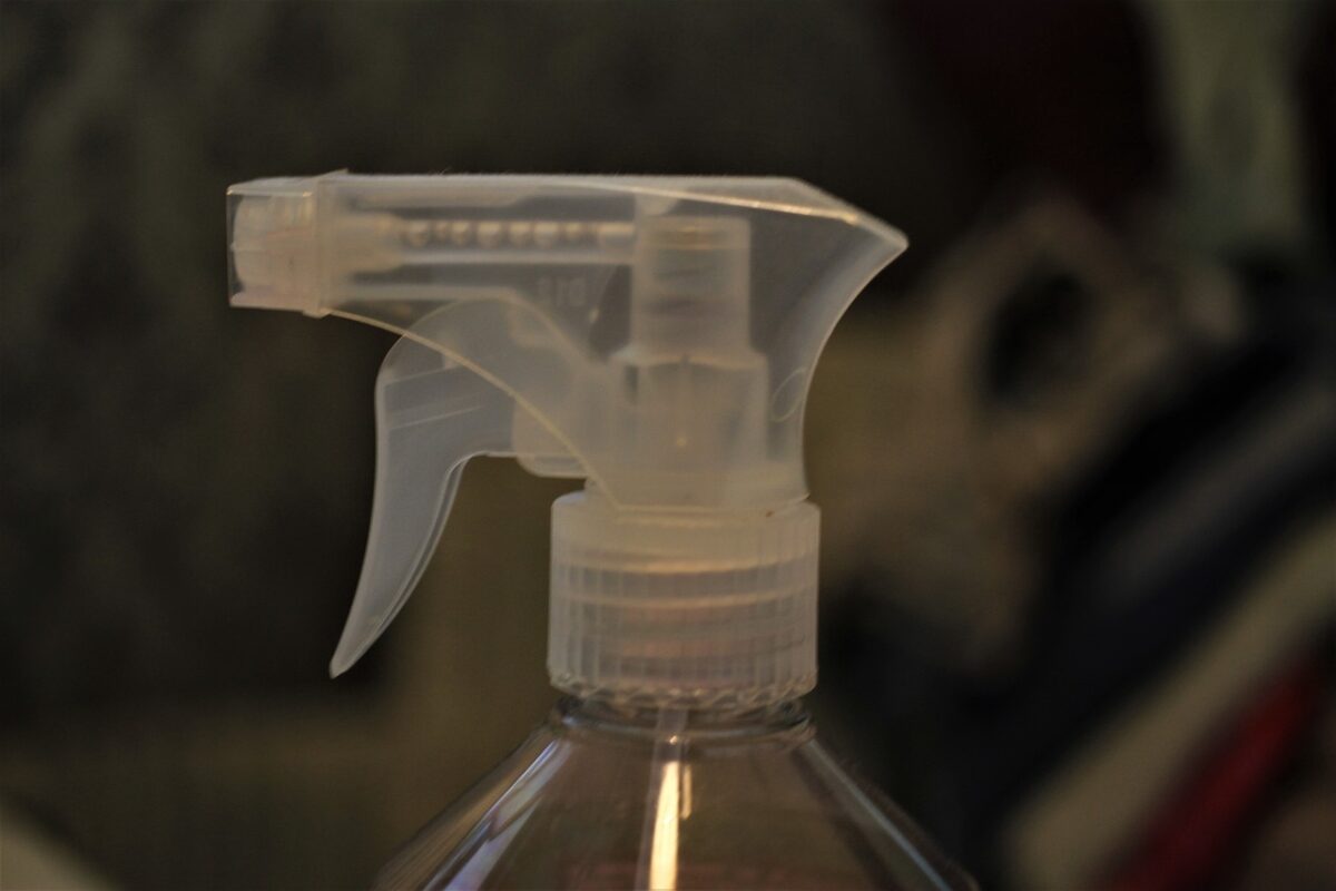 spray bottle, to clean, clean-4982294.jpg